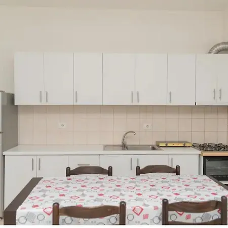 Daire Apt., Center Of 3 *